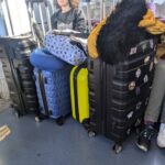 The current image has no alternative text. The file name is: 行李太多.jpeg