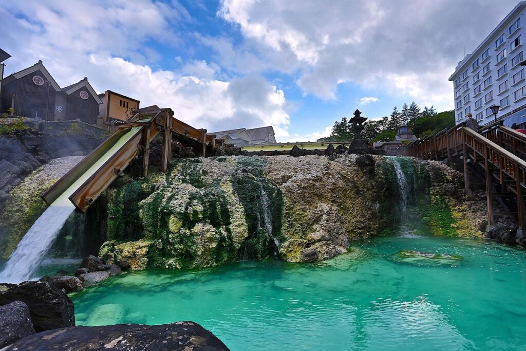The current image has no alternative text. The file name is: Kusatsu-Onsen-Yubatake.jpg