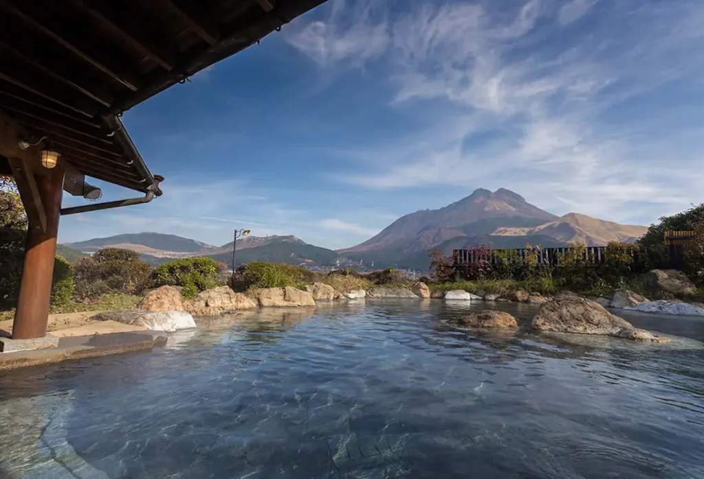 The current image has no alternative text. The file name is: yufuin-onsen_01.webp